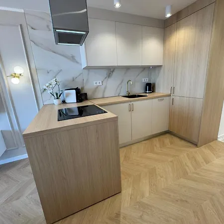 First Line By Leo Apartment